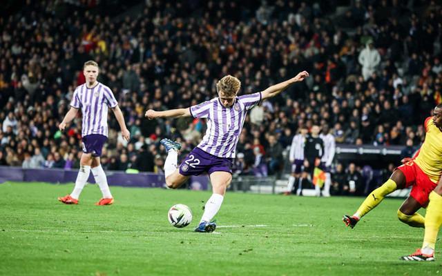 乐鱼体育sports-冲刺阶段瓦伦西亚备战法甲；状态回暖细节曝光；悬念犹存；赛季目标并未改变的简单介绍-乐鱼体育sports